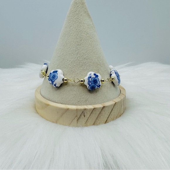 Blue Floral Design and shape Porcelain Beaded Bracelet - Picture 5 of 5